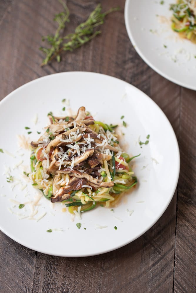 https://www.thisgalcooks.com/wp-content/uploads/2015/07/zucchini-noodles-with-Shiitake-3.jpg