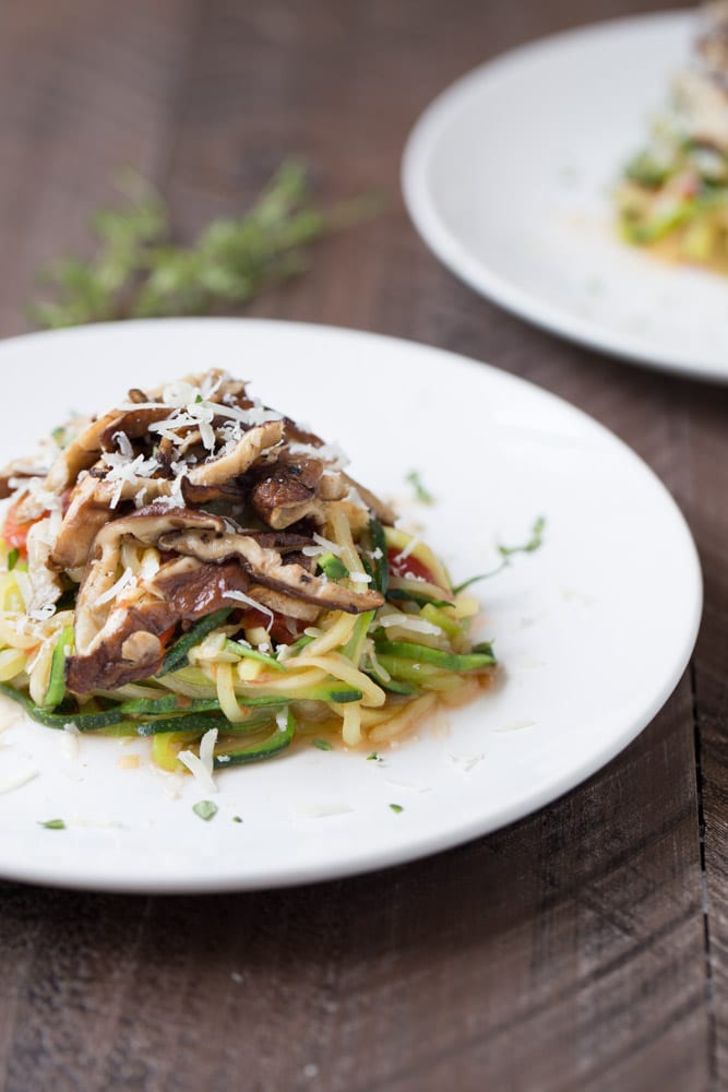 https://www.thisgalcooks.com/wp-content/uploads/2015/07/zucchini-noodles-with-Shiitake3-3.jpg