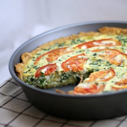 Tomato Bacon Spinach Quiche - This Gal Cooks